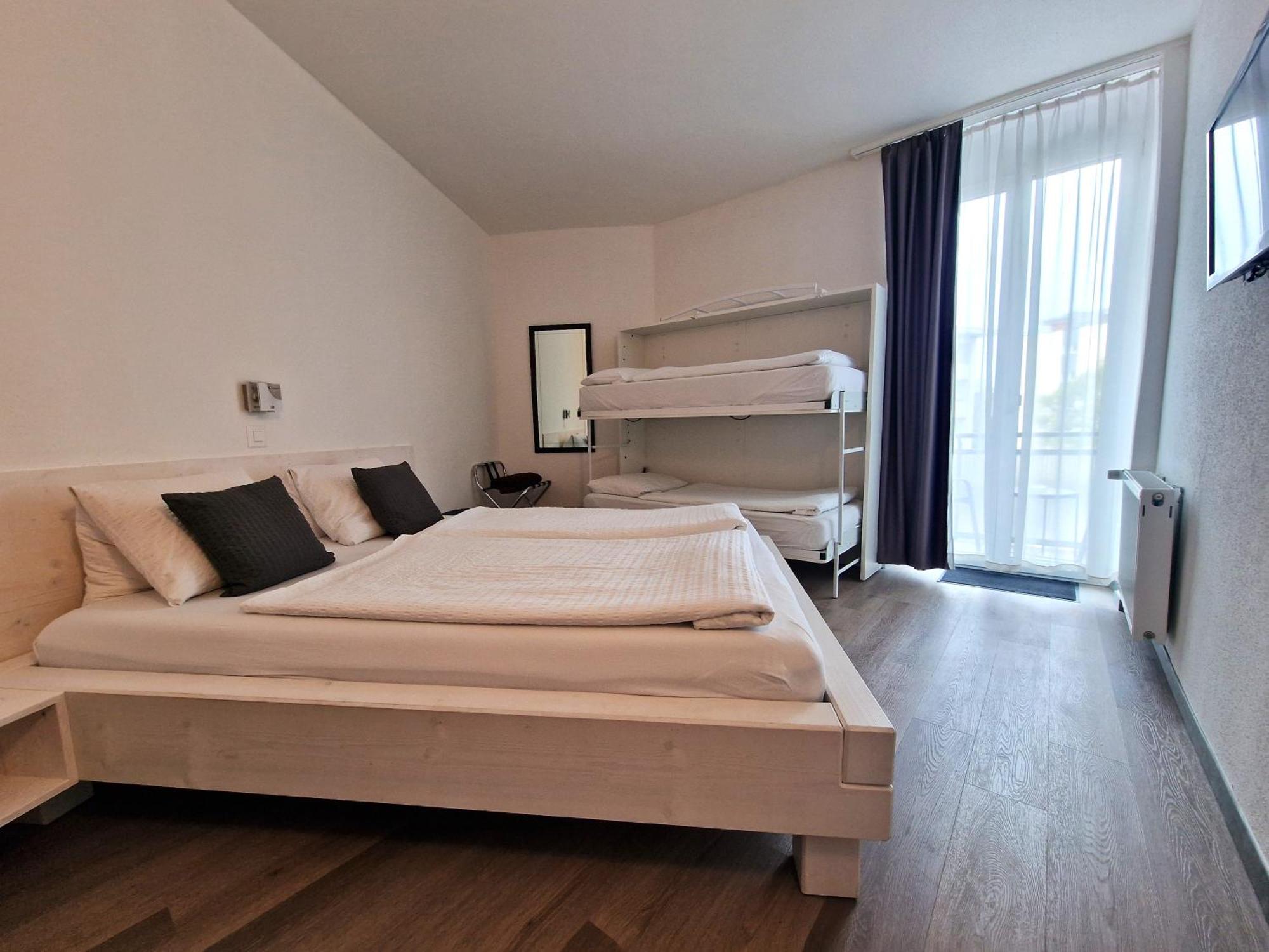 Plaza Hotel Кройцлинген Екстериор снимка